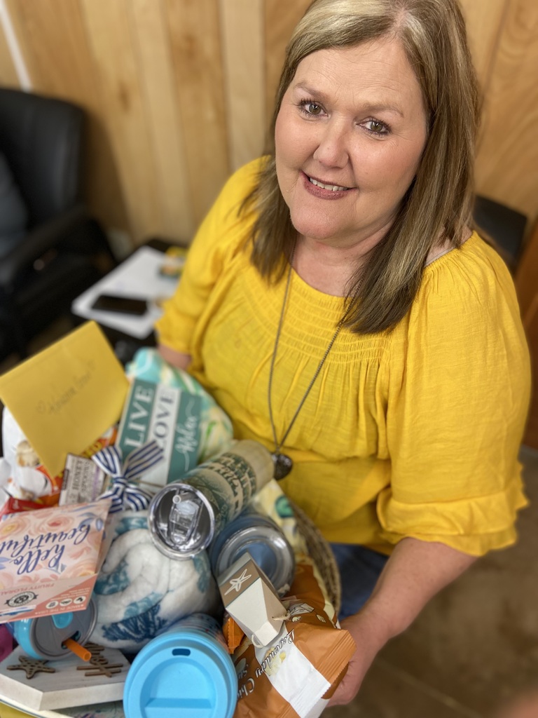Happy Principal's Day, Mrs. Grant!  The elementary staff presented her with a gift basket to show their love and appreciation of her great leadership!  Join us in wishing her a special day!